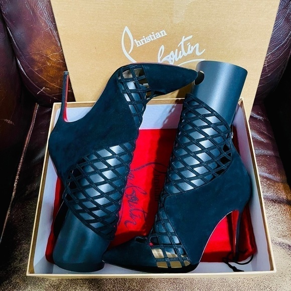 Christian Louboutin Mrs Bouglione cage bootie pointy toe Veau Velour 120mm EU37 - Picture 11 of 11